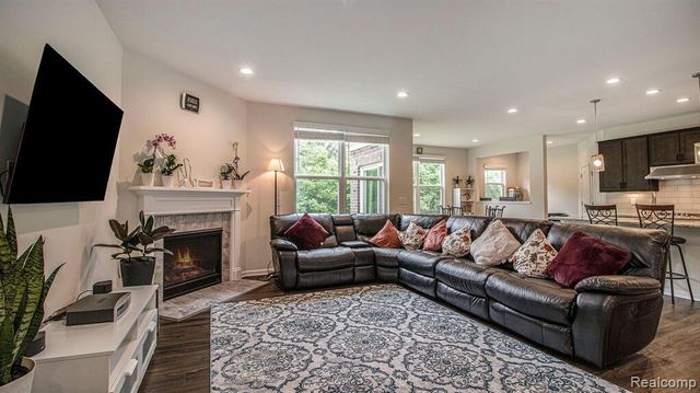 28320 Verona, Novi City, MI 48377