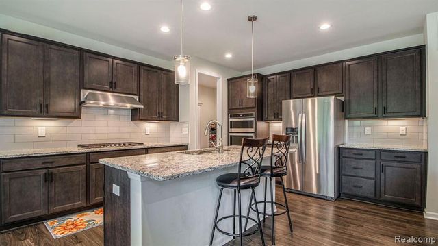 28320 Verona, Novi City, MI 48377