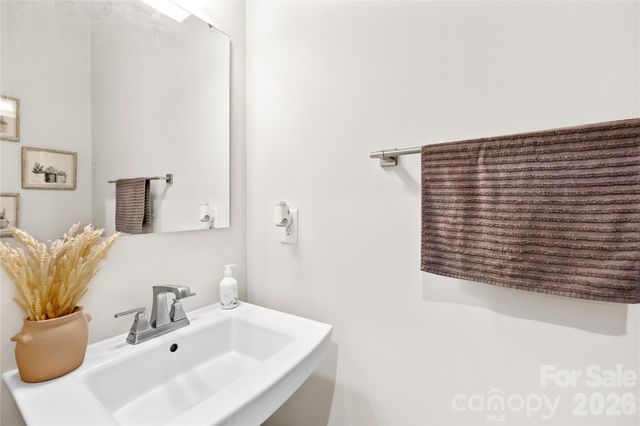 563 Nantahala Drive, Charlotte, NC 28211