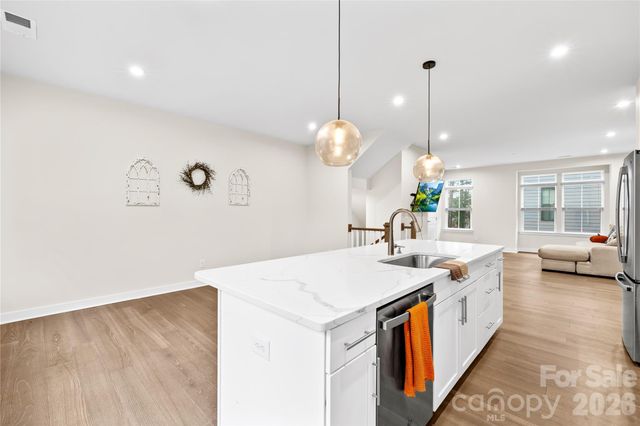 563 Nantahala Drive, Charlotte, NC 28211