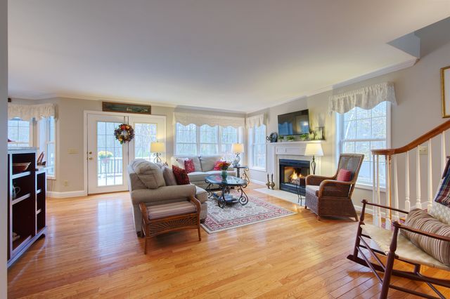 34 Kinloch Drive, Stratham, NH 03885