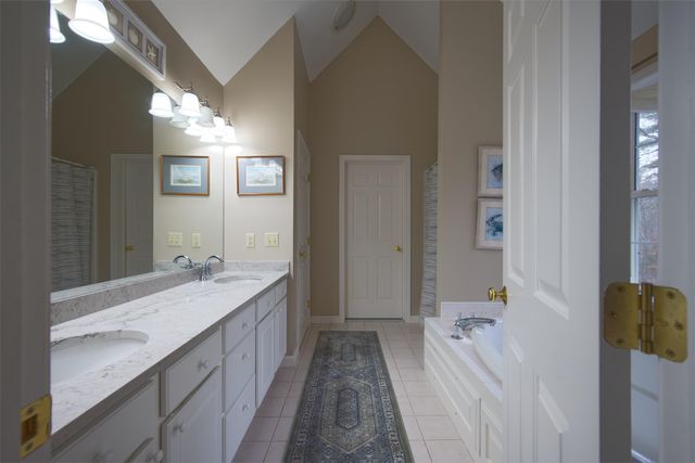 34 Kinloch Drive, Stratham, NH 03885