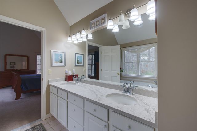 34 Kinloch Drive, Stratham, NH 03885