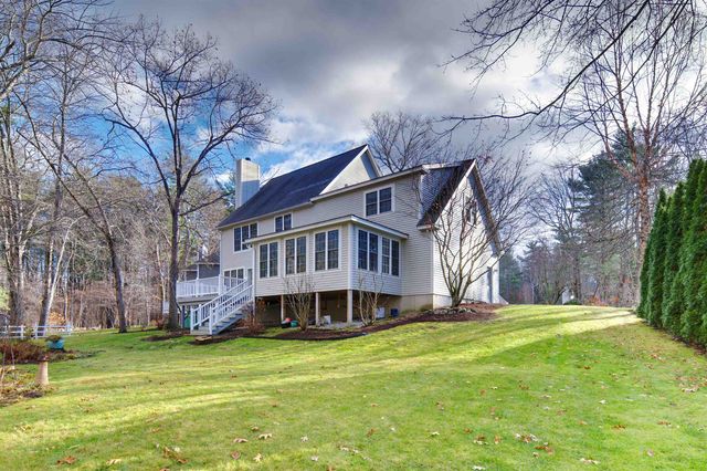 34 Kinloch Drive, Stratham, NH 03885