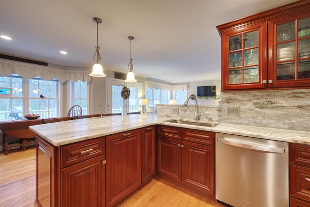 34 Kinloch Drive, Stratham, NH 03885