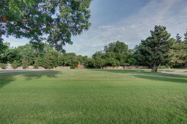 1250 Santa Fe Drive, Weatherford, TX 76086