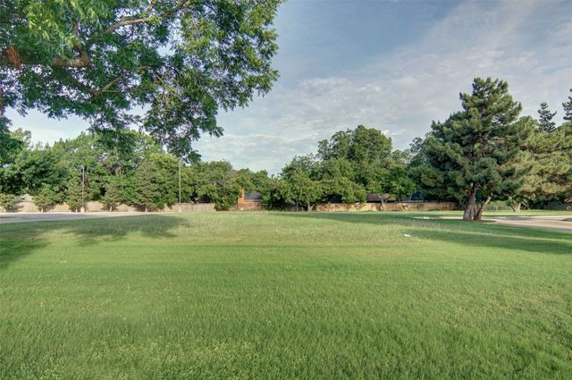1250 Santa Fe Drive, Weatherford, TX 76086