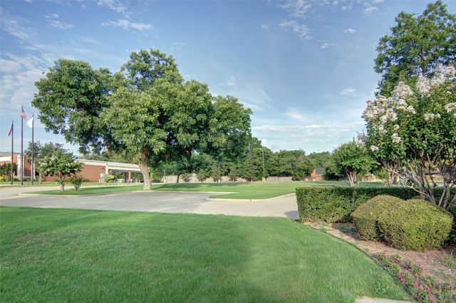 1250 Santa Fe Drive, Weatherford, TX 76086