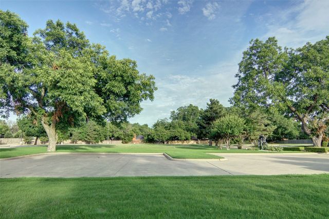 1250 Santa Fe Drive, Weatherford, TX 76086
