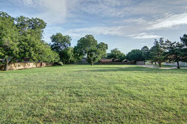 1250 Santa Fe Drive, Weatherford, TX 76086