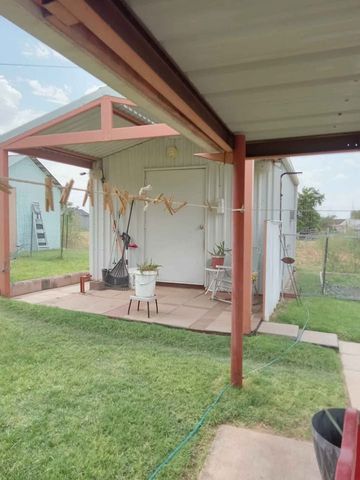 408 E Johnston Street, Rotan, TX 79546