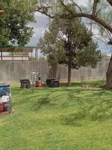 408 E Johnston Street, Rotan, TX 79546