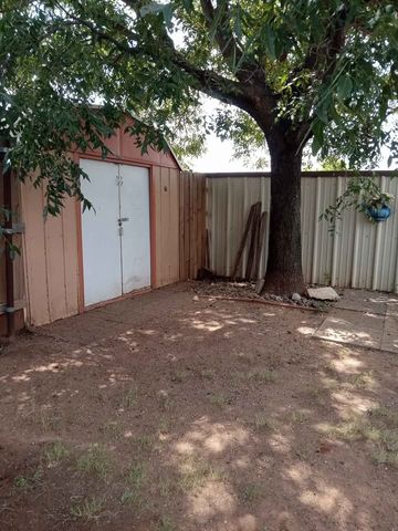 408 E Johnston Street, Rotan, TX 79546