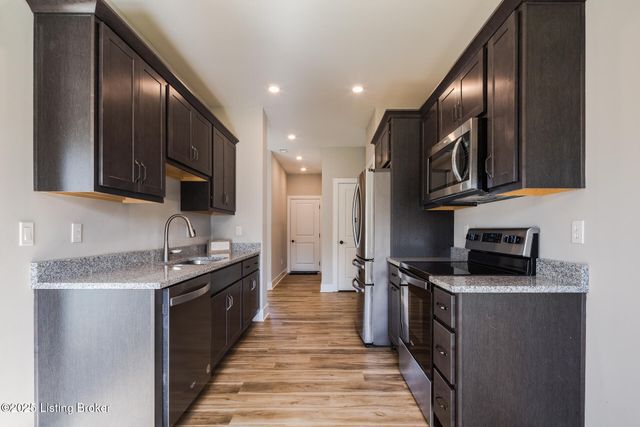 3035 Masters Dr, Floyds Knobs, IN 47119