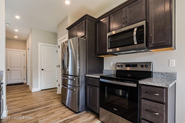 3035 Masters Dr, Floyds Knobs, IN 47119