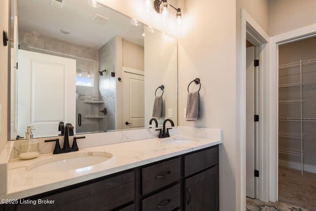 3035 Masters Dr, Floyds Knobs, IN 47119