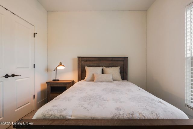 3035 Masters Dr, Floyds Knobs, IN 47119