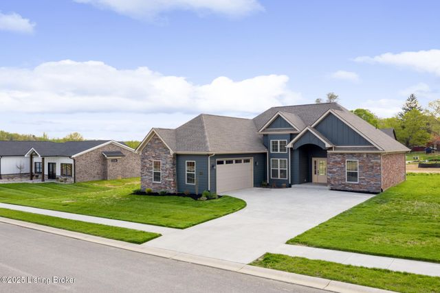 3035 Masters Dr, Floyds Knobs, IN 47119