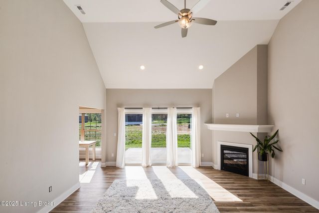 3035 Masters Dr, Floyds Knobs, IN 47119