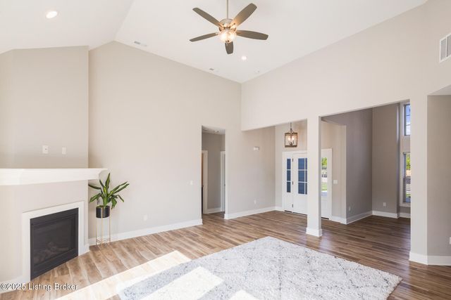 3035 Masters Dr, Floyds Knobs, IN 47119