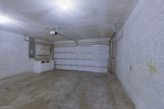 9113 Aegean CIR, Lehigh Acres, FL 33936