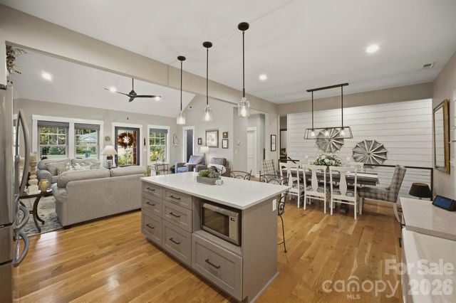124 Beechmont Drive, Morganton, NC 28655