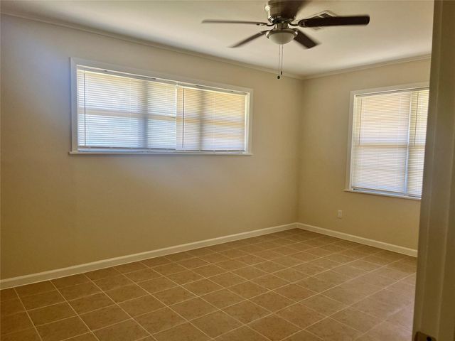 122 22nd Avenue N, Texas City, TX 77590