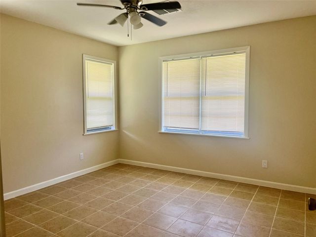 122 22nd Avenue N, Texas City, TX 77590