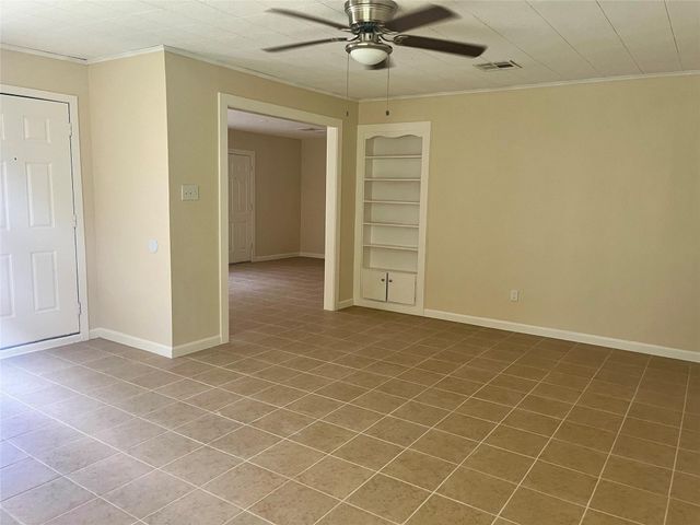 122 22nd Avenue N, Texas City, TX 77590