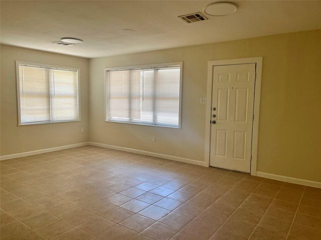 122 22nd Avenue N, Texas City, TX 77590