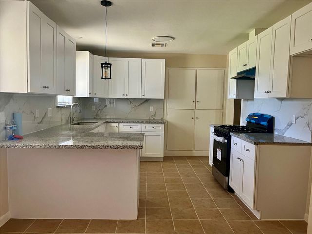122 22nd Avenue N, Texas City, TX 77590