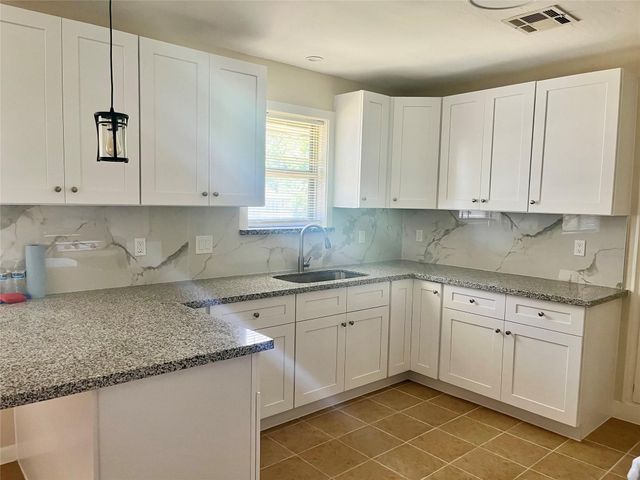 122 22nd Avenue N, Texas City, TX 77590