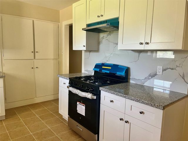 122 22nd Avenue N, Texas City, TX 77590