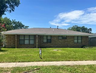122 22nd Avenue N, Texas City, TX 77590