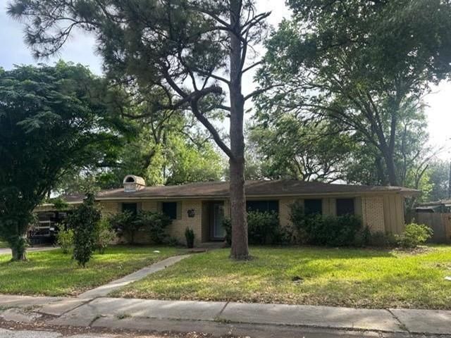 2109 Oaks Drive, Pasadena, TX 77502