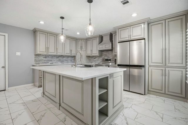 3714 Townes Forest Road, Friendswood, TX 77546