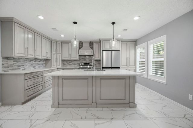 3714 Townes Forest Road, Friendswood, TX 77546