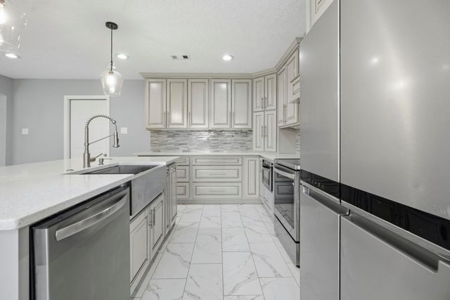 3714 Townes Forest Road, Friendswood, TX 77546