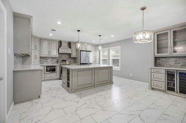 3714 Townes Forest Road, Friendswood, TX 77546