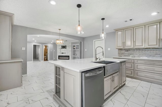 3714 Townes Forest Road, Friendswood, TX 77546