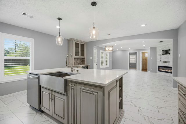 3714 Townes Forest Road, Friendswood, TX 77546
