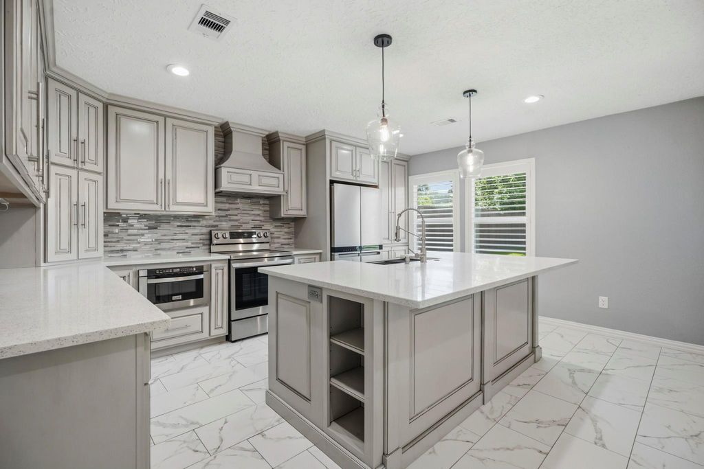 3714 Townes Forest Road, Friendswood, TX 77546