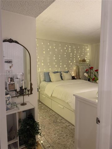 15650 SW 80th St F-208, Miami, FL 33193