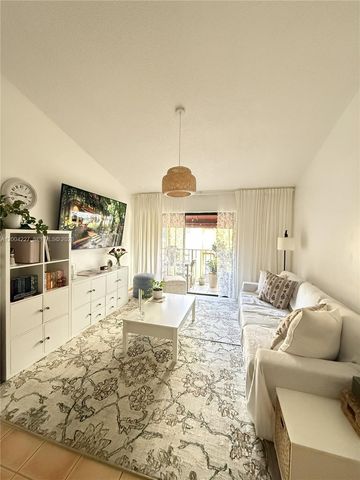 15650 SW 80th St F-208, Miami, FL 33193