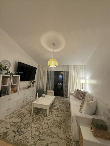 15650 SW 80th St F-208, Miami, FL 33193