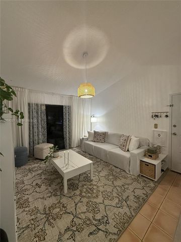 15650 SW 80th St F-208, Miami, FL 33193