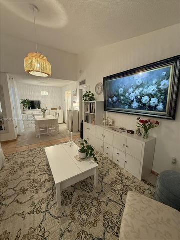 15650 SW 80th St F-208, Miami, FL 33193