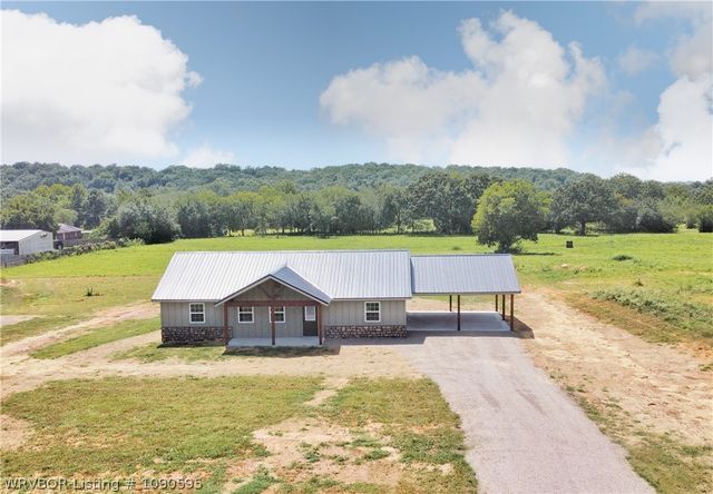 110 Hall Lane, Pocola, OK 74902