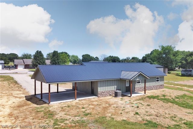 110 Hall Lane, Pocola, OK 74902