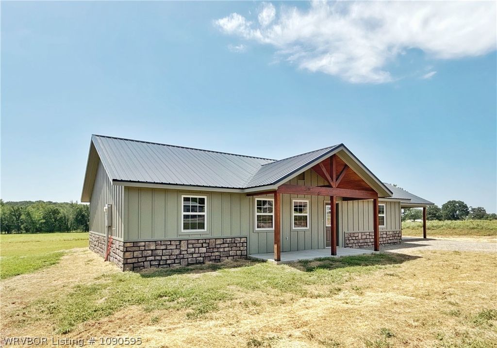 110 Hall Lane, Pocola, OK 74902